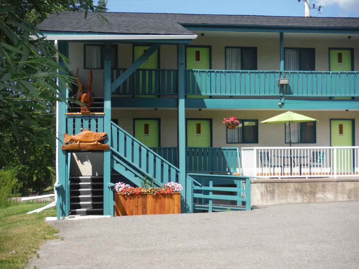 Robber'S Roost Motel New Hazelton エクステリア 写真