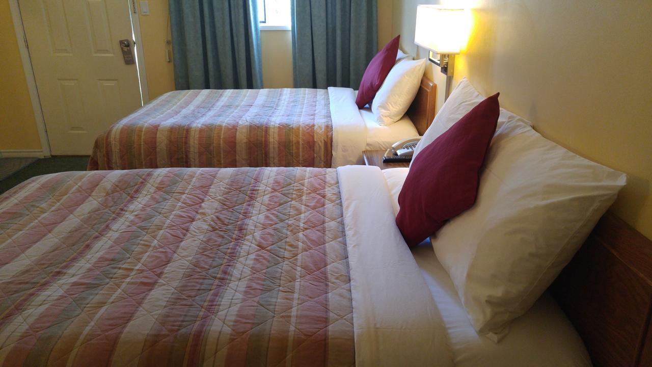Robber'S Roost Motel New Hazelton エクステリア 写真
