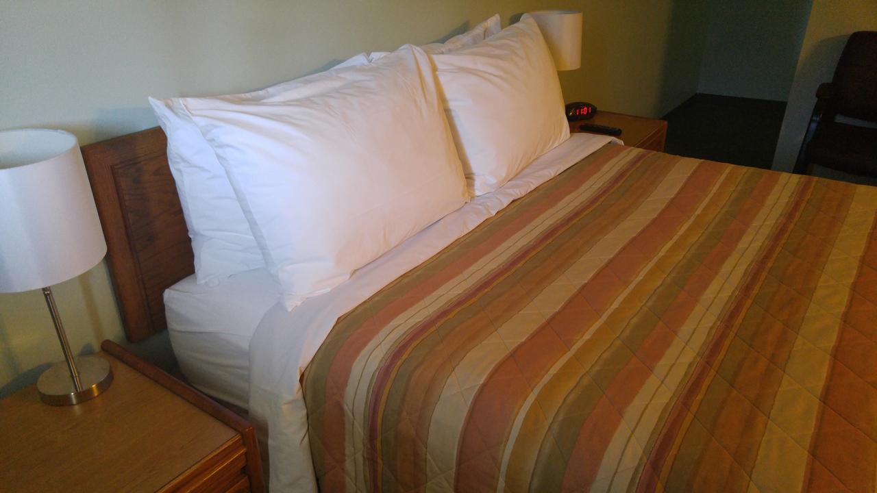 Robber'S Roost Motel New Hazelton エクステリア 写真